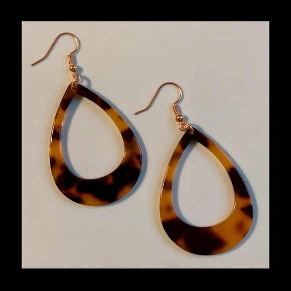 COPY - Tortoise Shell Hoop Earrings - Picture 2 of 2